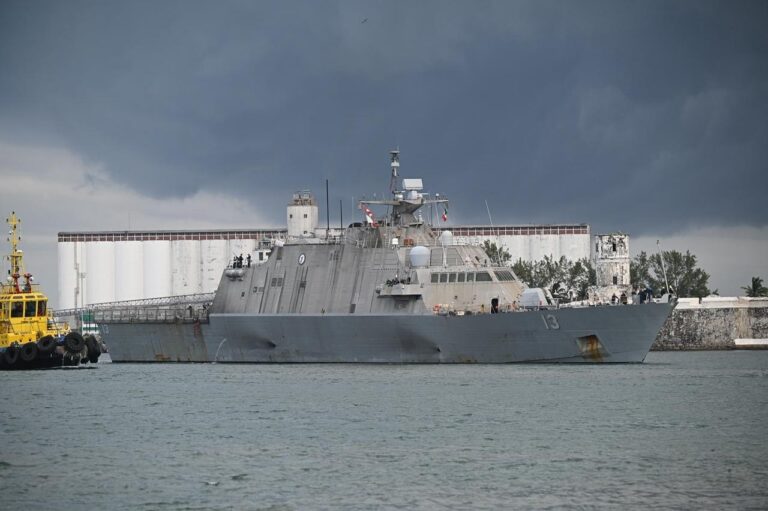 Wichita (LCS-13) arriba al puerto de Veracruz para reabastecimiento logístico