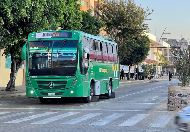 Transporte y servicios reanudan operaciones en Jalisco