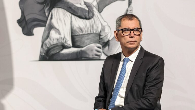 Hacienda: deuda de Pemex cae a su nivel más bajo desde 2014