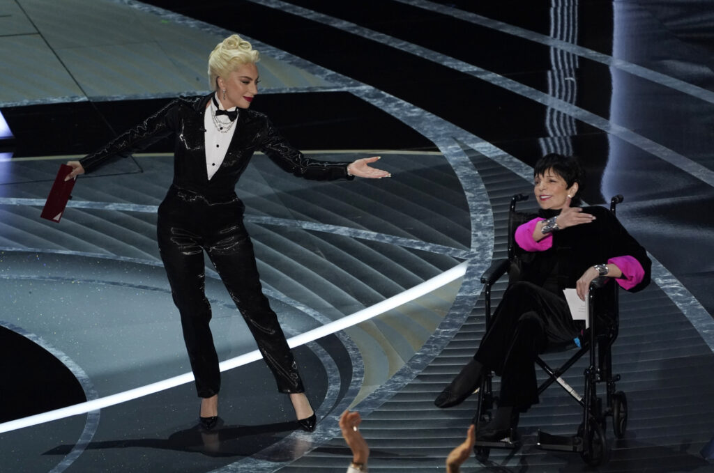 Liza Minnelli revela por qué apareció en silla de ruedas en los Oscar 2022 1 Liza Minnelli revela por qué apareció en silla de ruedas en los Oscar 2022
