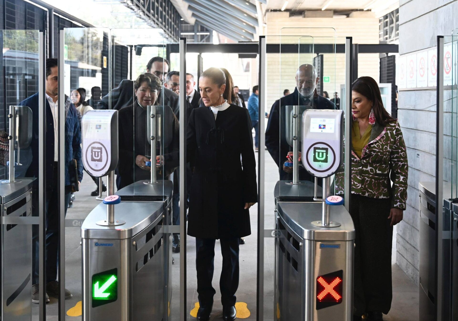 21 Inauguran estaciones finales del Tren El Insurgente