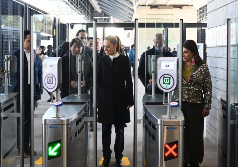 Inauguran estaciones finales del Tren El Insurgente
