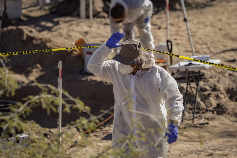 Identifican 12 víctimas en fosas clandestinas del Valle de Mexicali