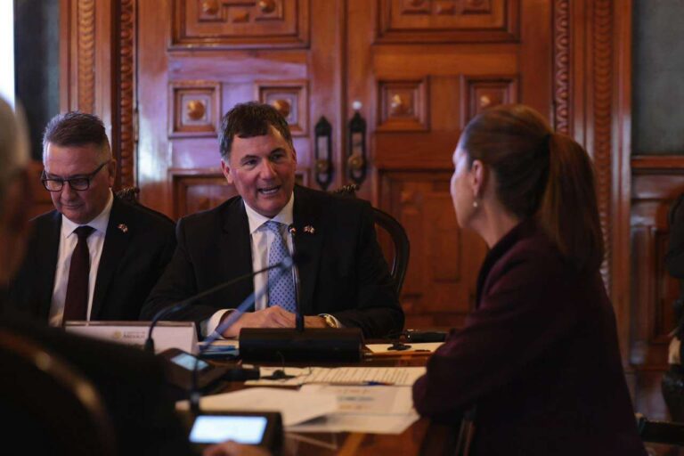 Sheinbaum se reúne con ministro de Comercio de Canadá