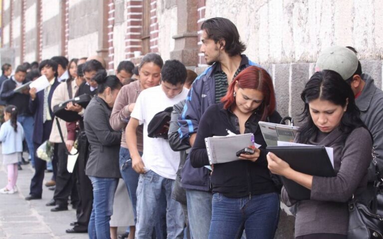 IA generativa amenaza 27.6% de empleos de mujeres