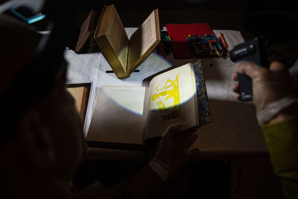 Fuga de agua daña techo del siglo XIX en el Louvre 2 Fuga de agua daña techo del siglo XIX en el Louvre