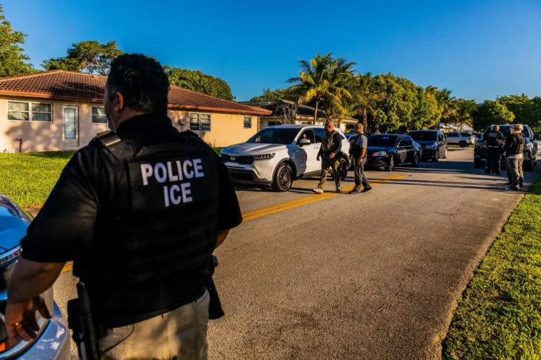 EU gastó 40 mdd para deportar migrantes a terceros países