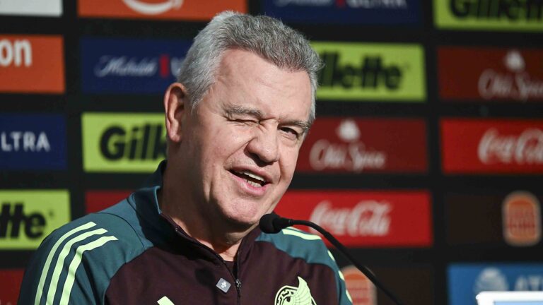 Aguirre evita polémicas y pide hablar sólo de futbol