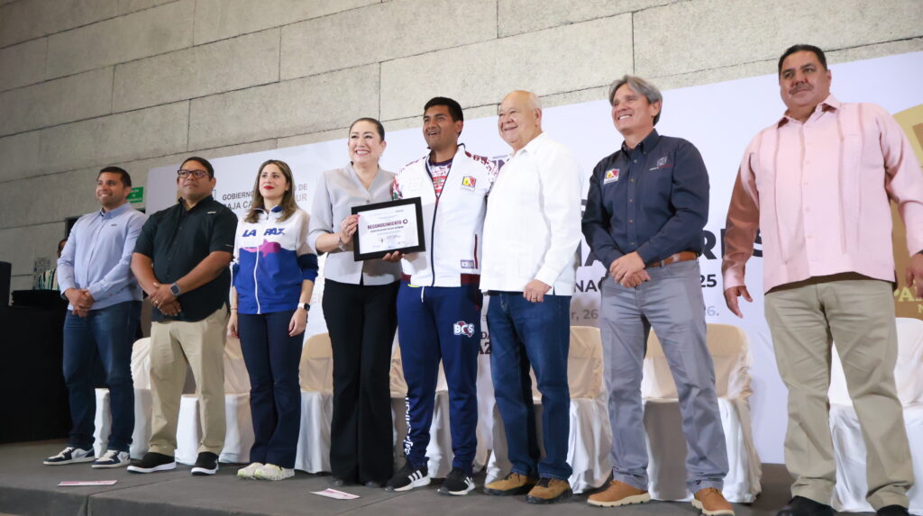 Reconocen en La Paz a más de 200 deportistas sudcalifornianos 2 Reconocen en La Paz a más de 200 deportistas sudcalifornianos