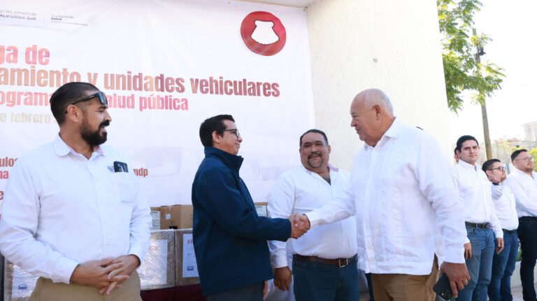 Refuerzan servicios de salud en BCS con vehículos y equipo