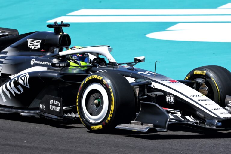 GP de Japón: Russell lidera práctica; Checo Pérez sufre incidente