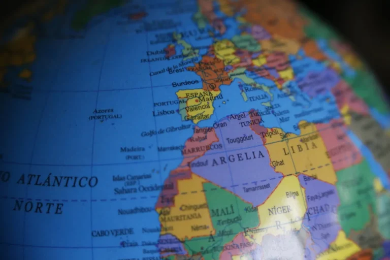 España cierra su espacio aéreo a vuelos militares hacia Irán