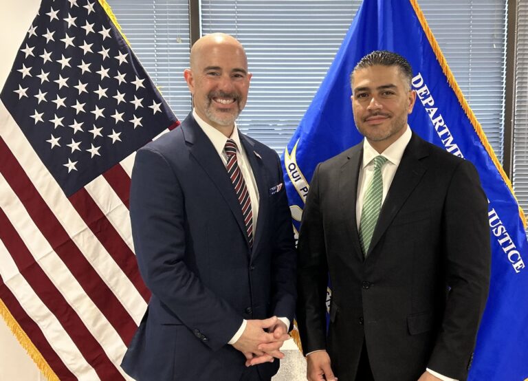 Harfuch se reúne con director de la DEA en Washington