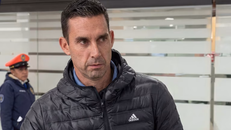 Árbitros mexicanos regresan tras quedar varados en Medio Oriente