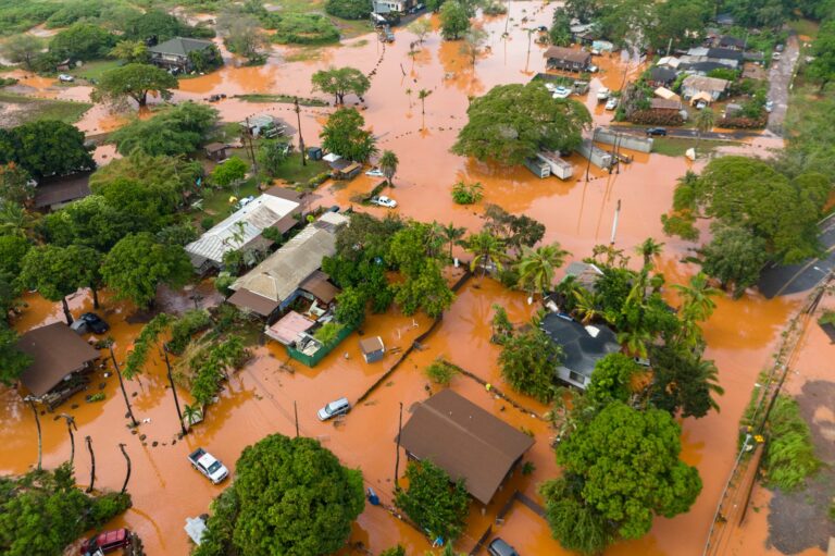 Inundaciones en Hawái obligan a evacuar miles