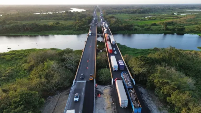Inversión histórica en agua y caminos para Colima