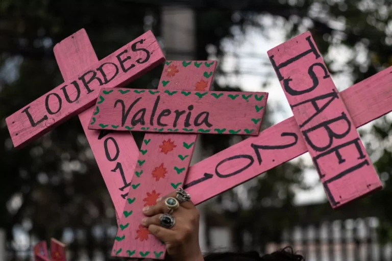Violencia contra mujeres persiste pese a leyes: especialistas