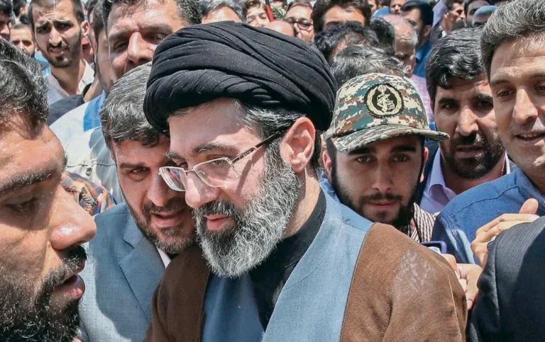 Irán: miles respaldan a Mojtaba Jamenei en Teherán