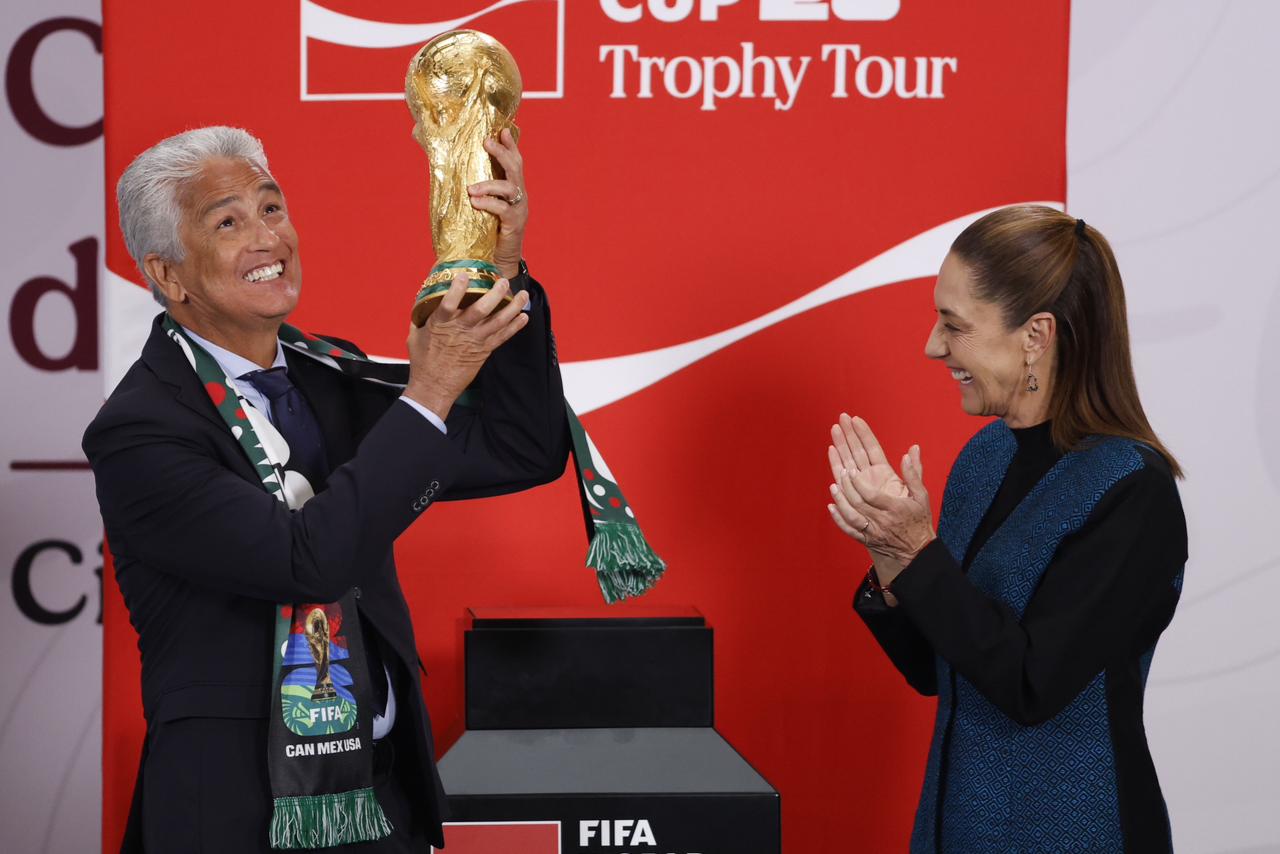 16 Sheinbaum presenta la Copa del Mundial en CDMX