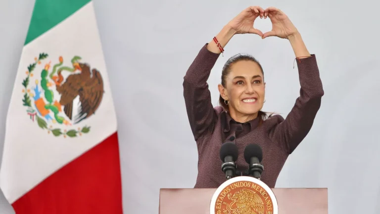Sheinbaum defiende la 4T y destaca marchas pacíficas del 8M