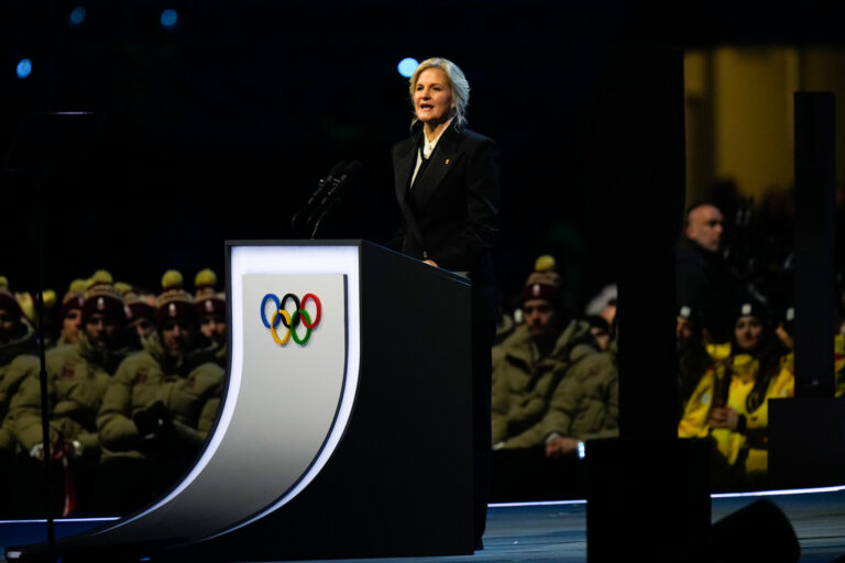 COI limita participación femenina a mujeres biológicas con prueba genética
