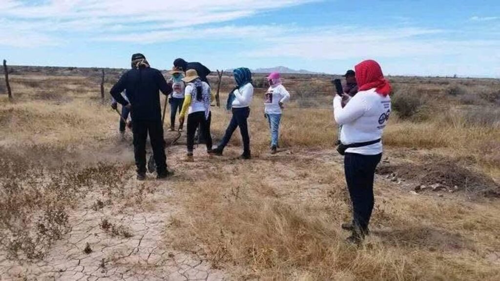 Hallan fosas clandestinas con al menos 8 cuerpos en Sonora 2 Hallan fosas clandestinas con al menos 8 cuerpos en Sonora