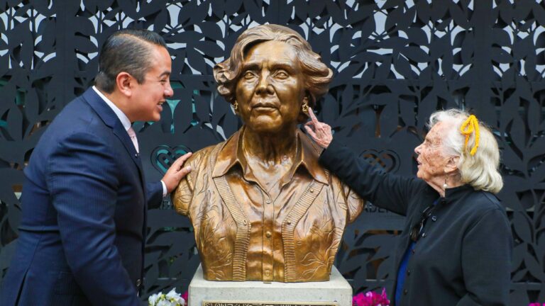 GAM rinde homenaje a Elena Poniatowska