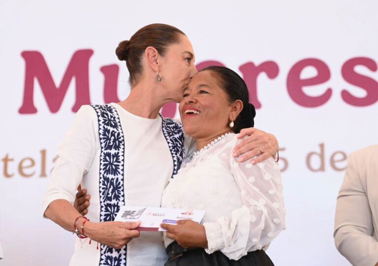 Sheinbaum entrega Pensión Mujeres Bienestar en Nayarit
