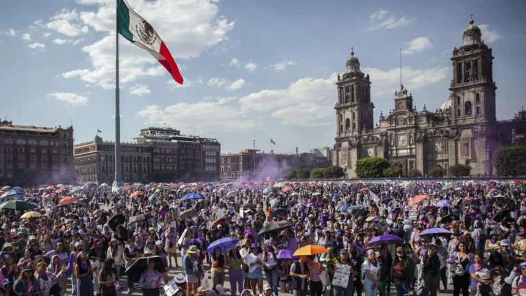 Brugada: 120 mil mujeres marchan por el 8M en CDMX
