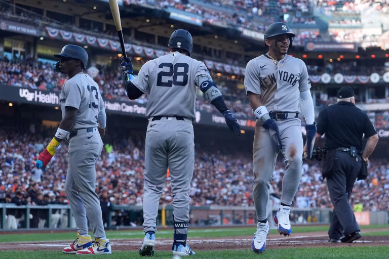 Yankees aplastan a Giants en inicio de MLB
