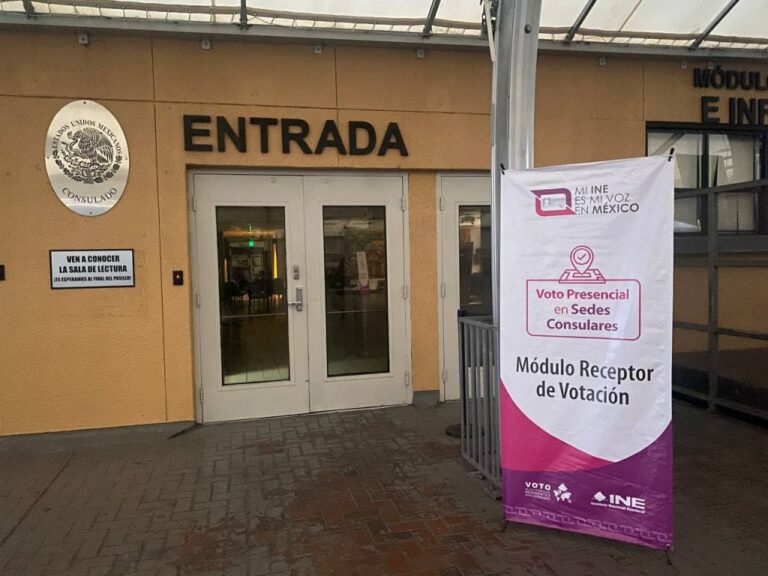 INE alista credenciales para votar en consulados de EU