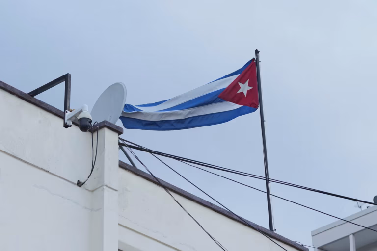 Cuba rechaza diésel a embajada de EU en crisis