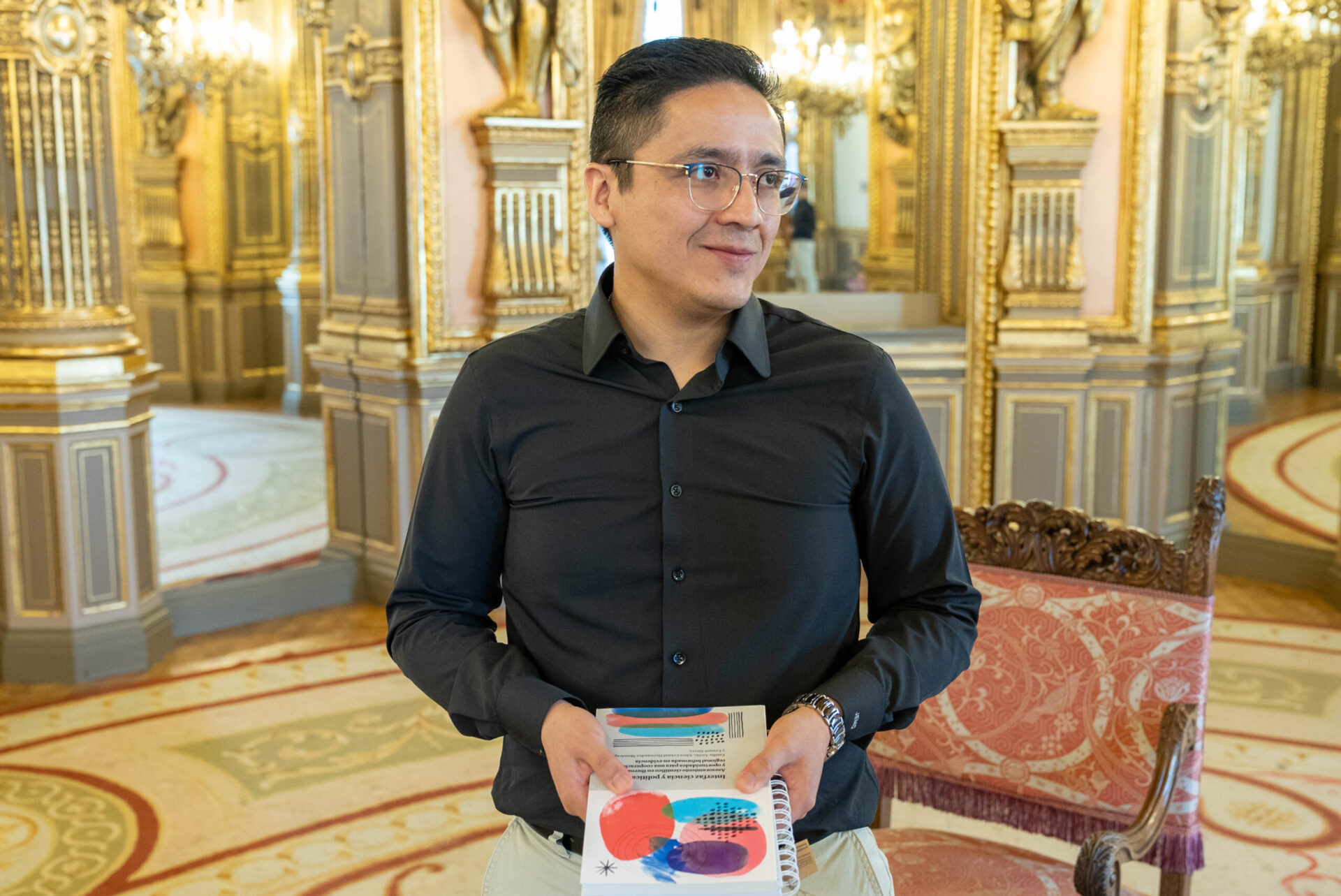 9 Astrofísico mexicano José Méndez-Delgado gana premio internacional