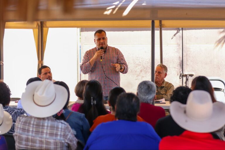 Gobierno de BCS atiende demandas en Mulegé