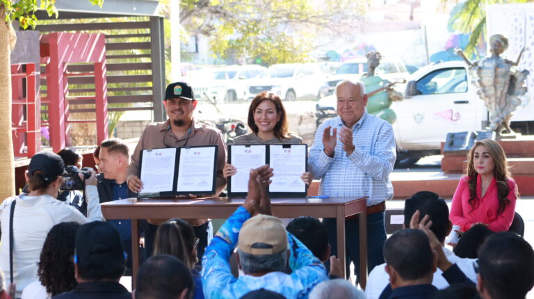Inauguran punto de venta turístico en malecón de La Paz