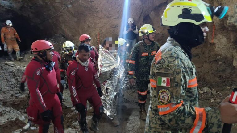 Rescatan a minero en Sinaloa tras 14 días atrapado