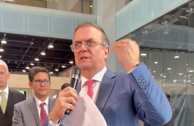 SABG investiga estancia del hijo de Ebrard en embajada