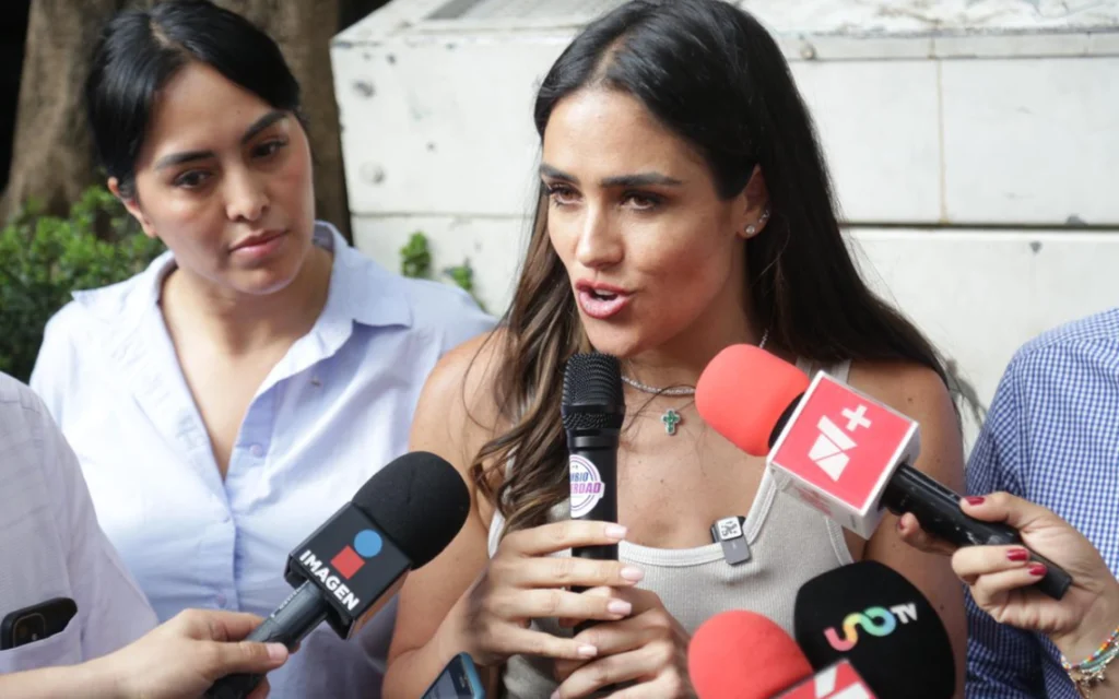 IECM detecta propaganda de Alessandra Rojo 2 IECM detecta propaganda de Alessandra Rojo