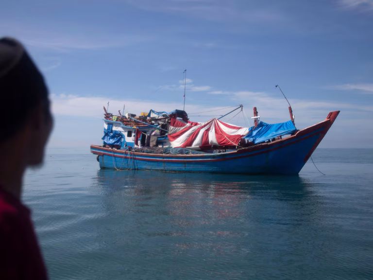 Naufragio en mar de Andamán deja 250 desaparecidos