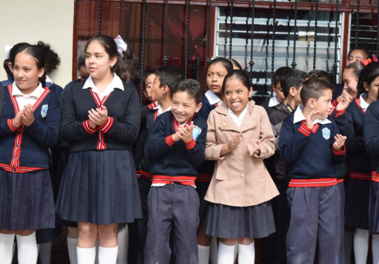 Sheinbaum anuncia apoyo universal para primaria en 2026