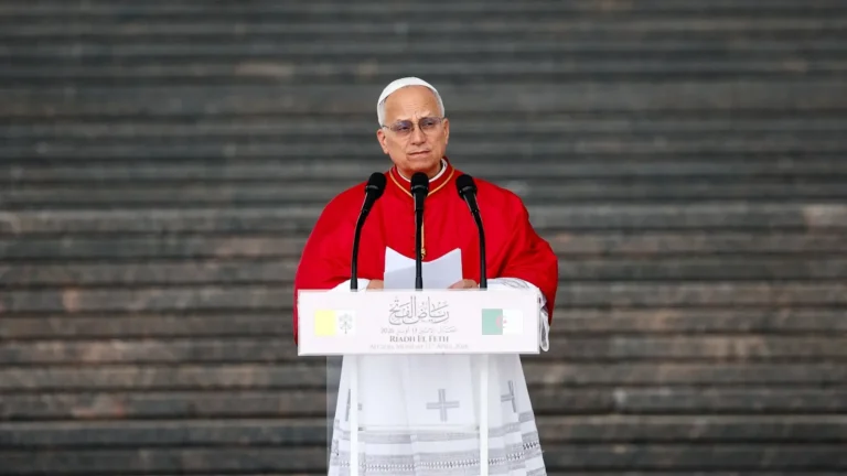 Sheinbaum respalda llamado del Papa León XIV a la paz