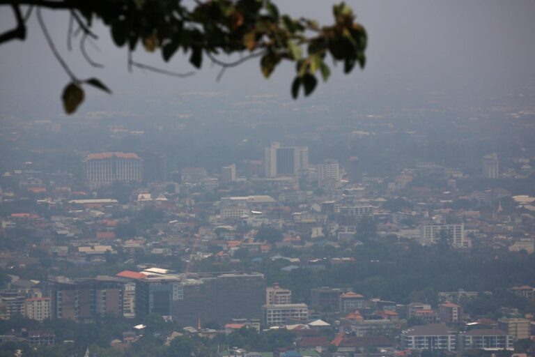 Chiang Mai enfrenta contaminación extrema y riesgos a la salud
