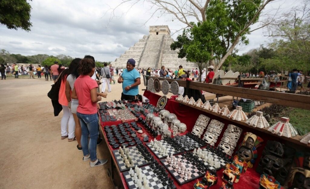 Artesanos mayas exigen volver a vender en Chichén Itzá 2 Artesanos mayas exigen volver a vender en Chichén Itzá