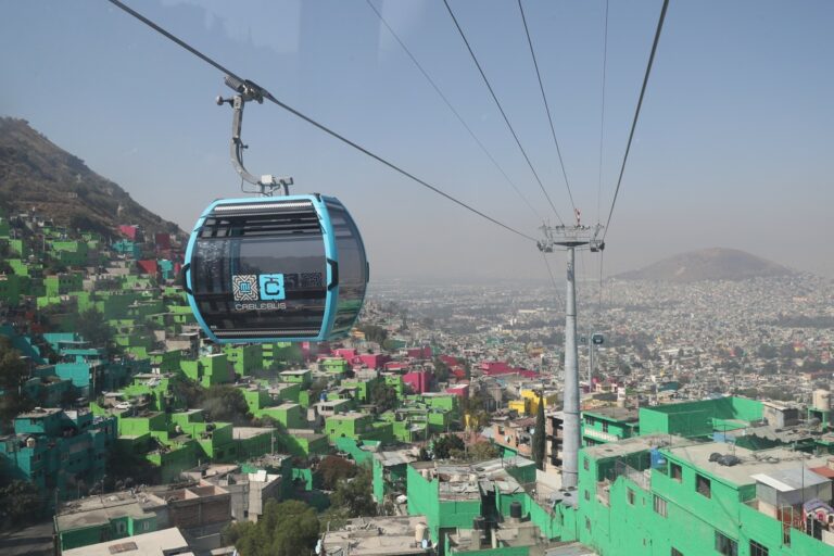 Denuncian obras en barranca protegida por Cablebús