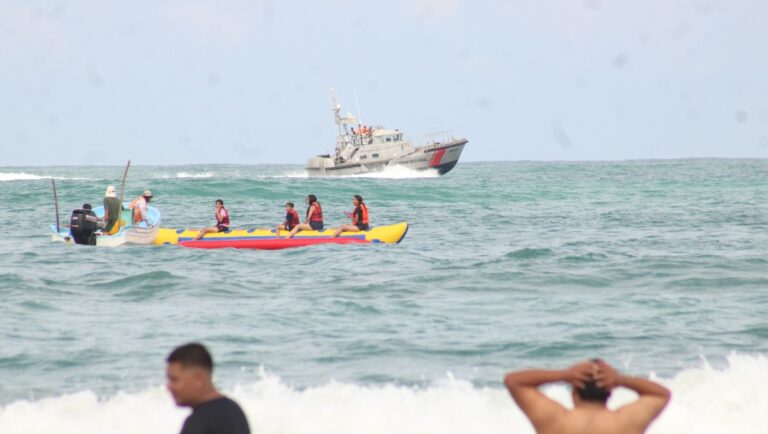 Marina rescata a 5 bañistas en Playa Miramar