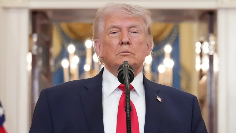 Trump amenaza atacar infraestructura de Irán el martes