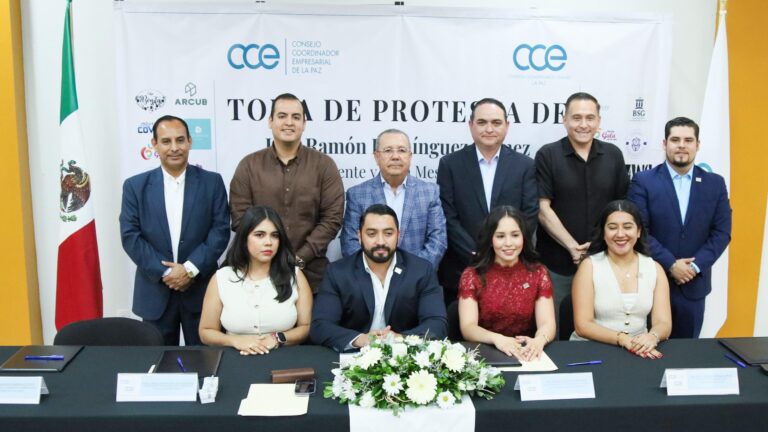 Toman protesta a jóvenes empresarios del CCE La Paz