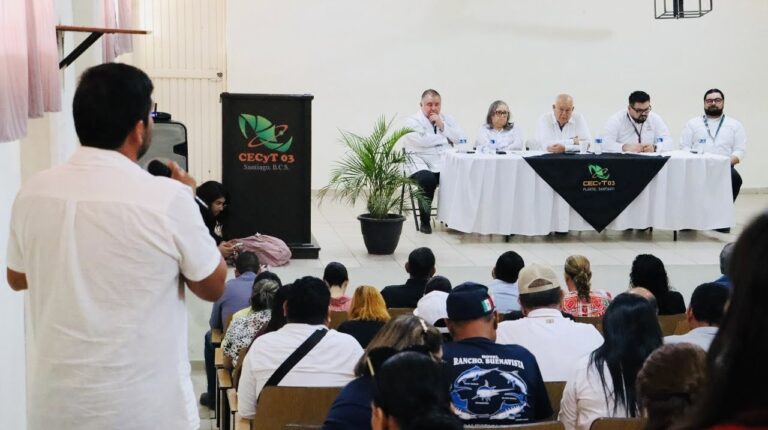 Castro Cosío atiende demandas de salud en Los Cabos