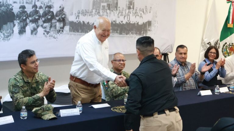 Reconocen a personal destacado de la PGJE en BCS