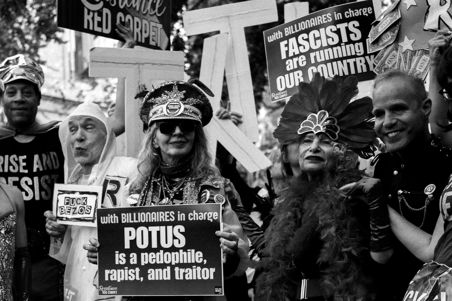 1 Protestas opacan la Gala del Met en Nueva York